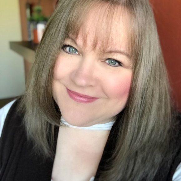 Meet your Posher, Lisa - Picture 3 of 3